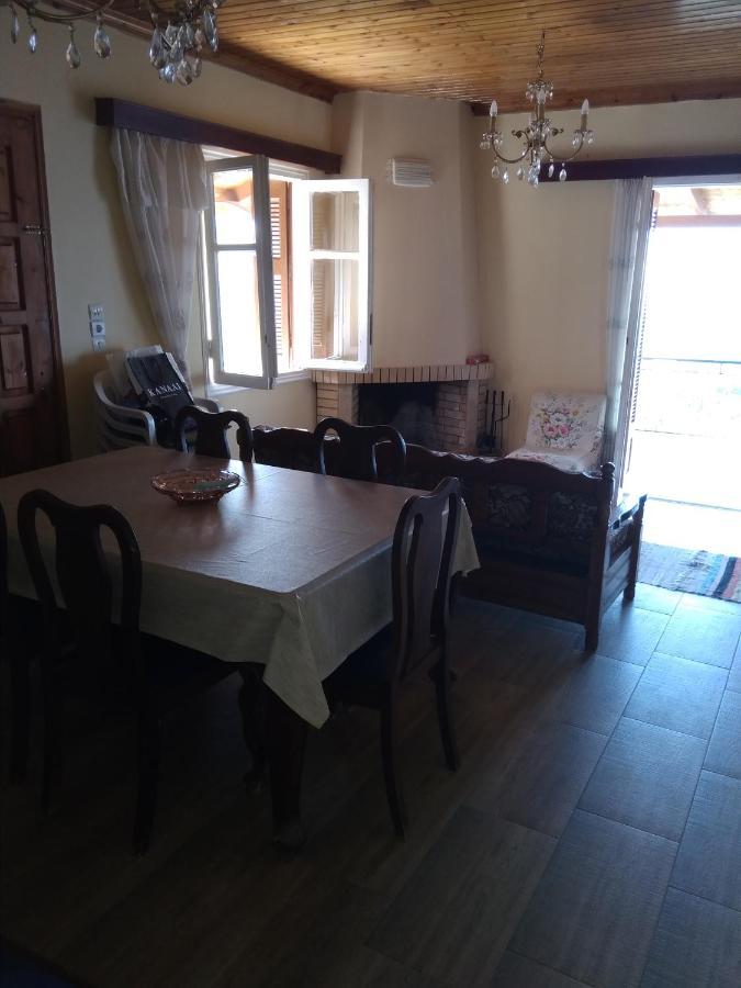 Traditional House With View Drymon Exterior foto