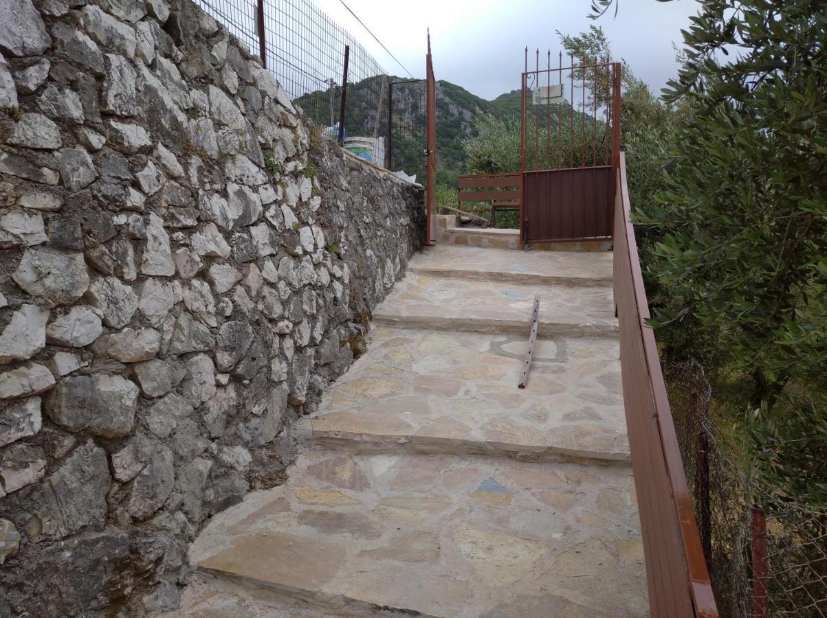 Traditional House With View Drymon Exterior foto